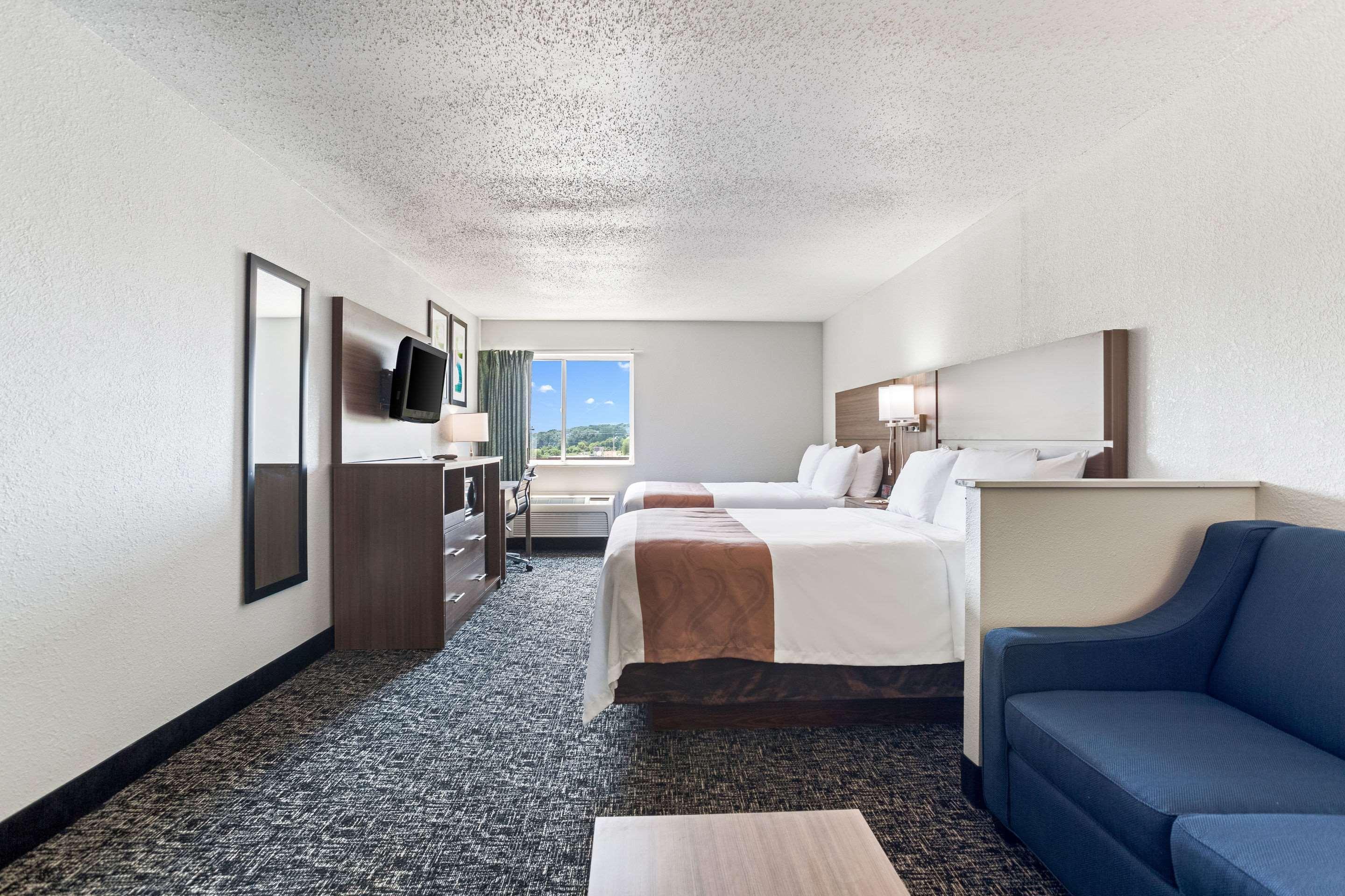 Quality Inn & Suites Ferdinand Bagian luar foto