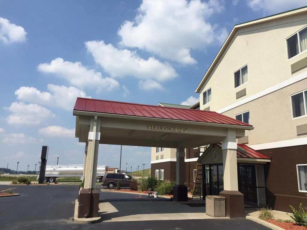 Quality Inn & Suites Ferdinand Bagian luar foto