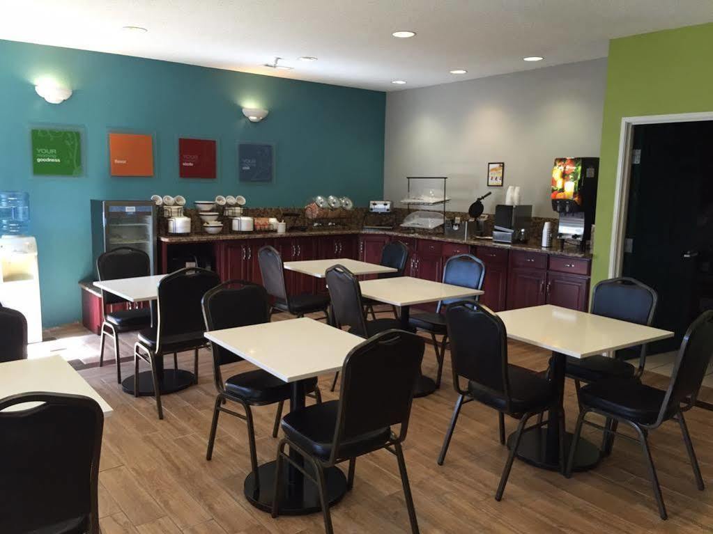 Quality Inn & Suites Ferdinand Bagian luar foto