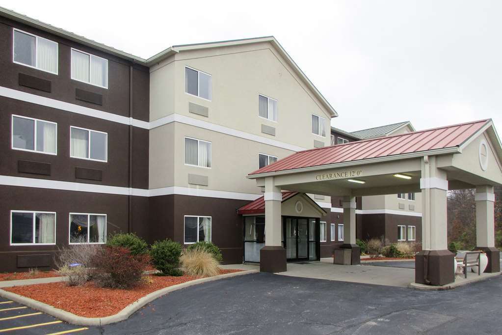 Quality Inn & Suites Ferdinand Bagian luar foto